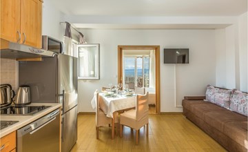 Nice apartment in Makarska with WiFi 2