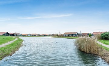 "Dyke" - 1.5km from the sea 2