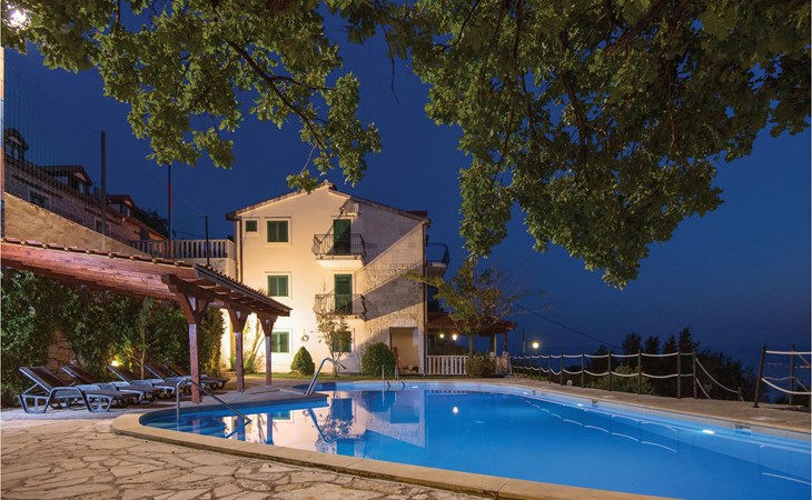 Lovely home in Podstrana 1