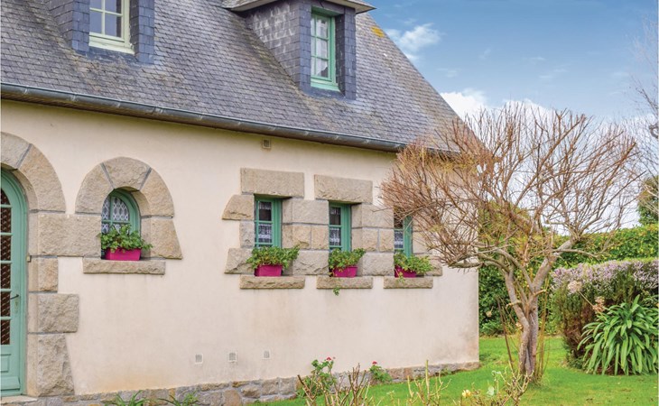 1 bedroom awesome home in Penvénan 1