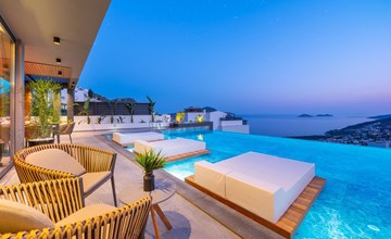 Designvilla mit Pool und spektakulärer Aussicht 3