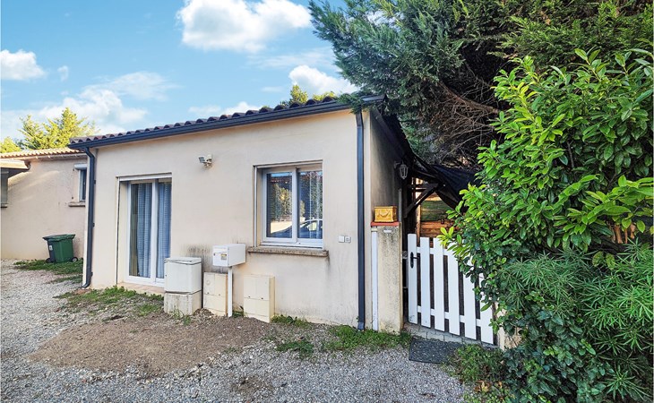 Beautiful home in Nébian with WiFi 1