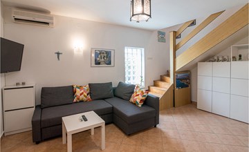 Nice home in Vrsi with Wi-Fi 2