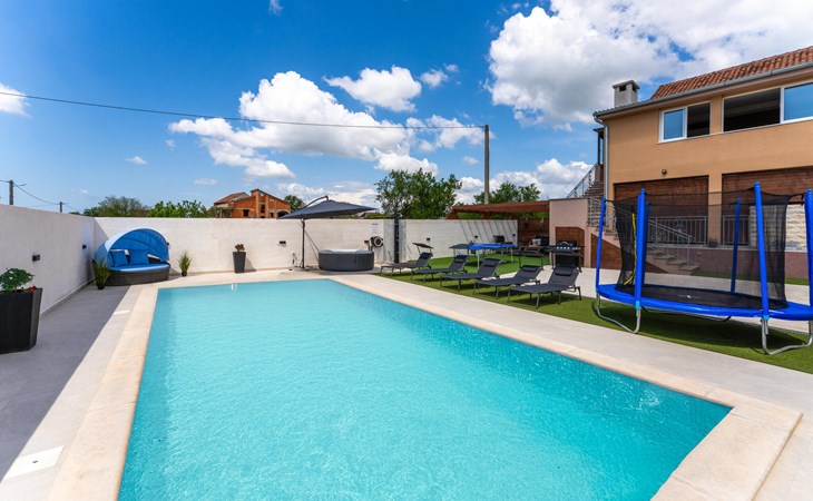 Lovely apartment in Skabrnja 1