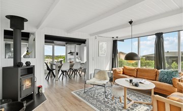 Beautiful home in Ebeltoft with kitchen 3