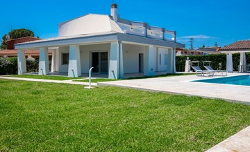 für 10 Personen an der Küste Siziliens 2