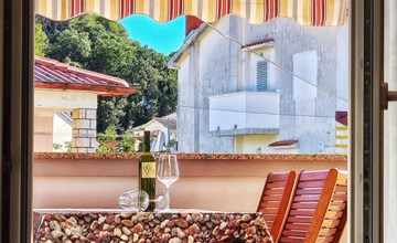 Große Wohnung in Palit mit Privatem Balkon 2