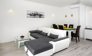 in Srinjine mit Privatem Pool 2