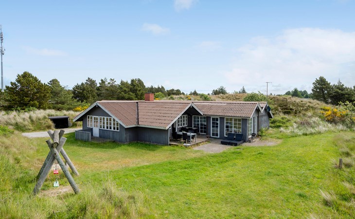 5 bedroom beautiful home in Blåvand 1