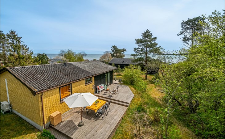 Cozy home in Nexø with house sea view 1