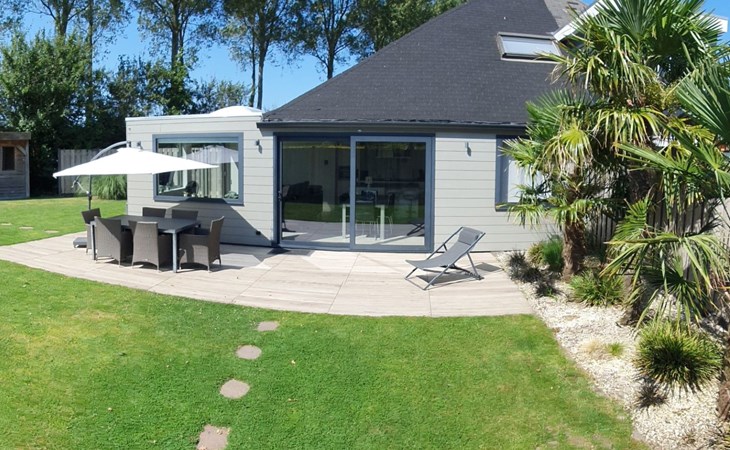 Luxury 6-person bungalow with sauna on Tholen, Zeeland 1