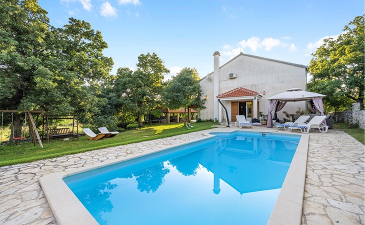 Stunning home in Lozovac 1