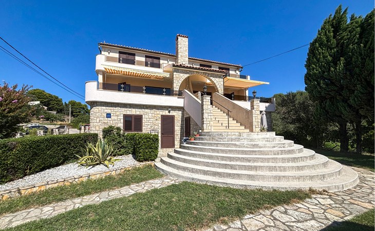 Stunning apartment in Rab with house a panoramic view 1