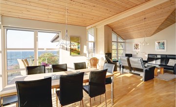 Lovely home in Rønne with kitchen 3