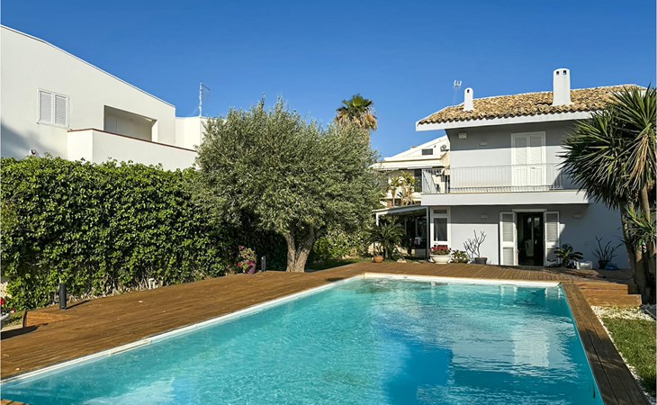 Awesome home in Marina di Ragusa 1