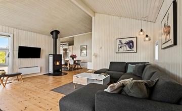 Beautiful home in Rønde with kitchen 3