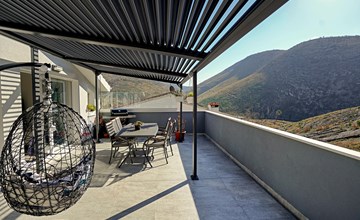 Lovely home in Zrnovnica 2