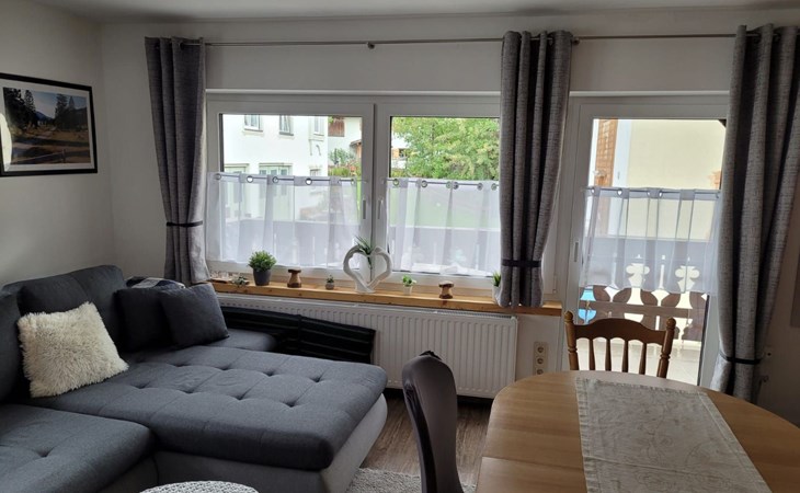 Bergwiese mit Balkon 1