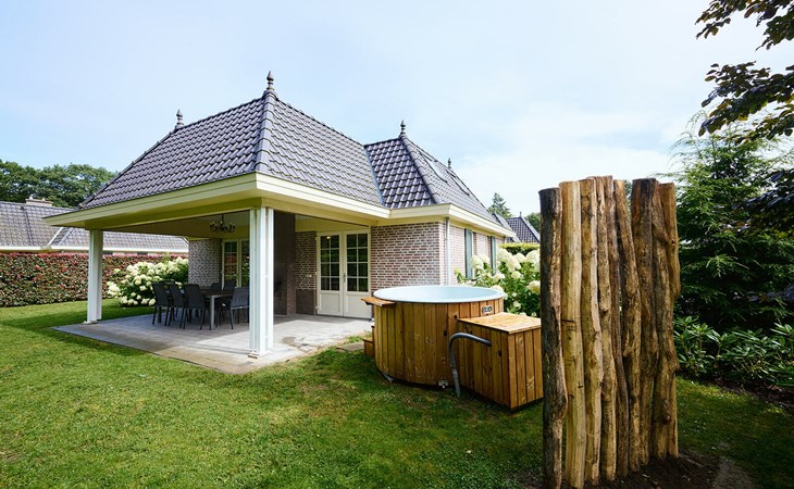 Villa de IJsvogel Jacuzzi | 8 Pers. 1