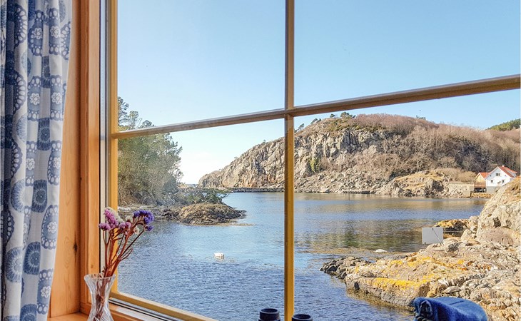 2 bedroom cozy home in Finnås 1
