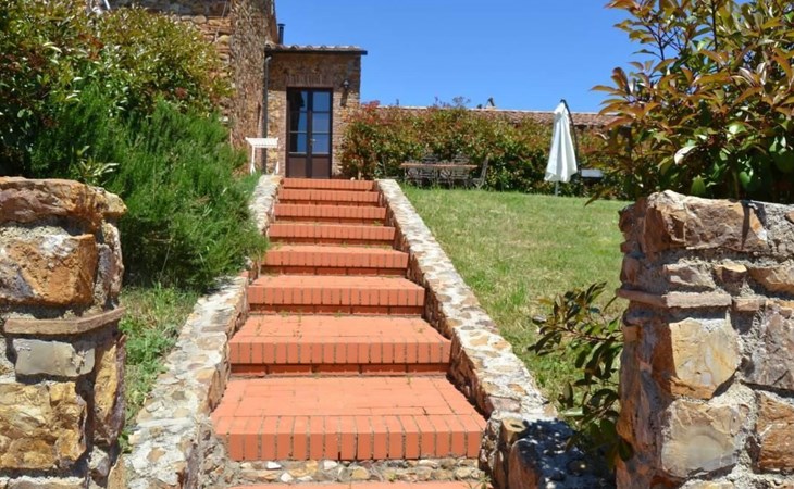 Apartment mit offenem Schlafboden und Garten 1