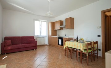 Angenehme Wohnung mit Garten und Pool 3