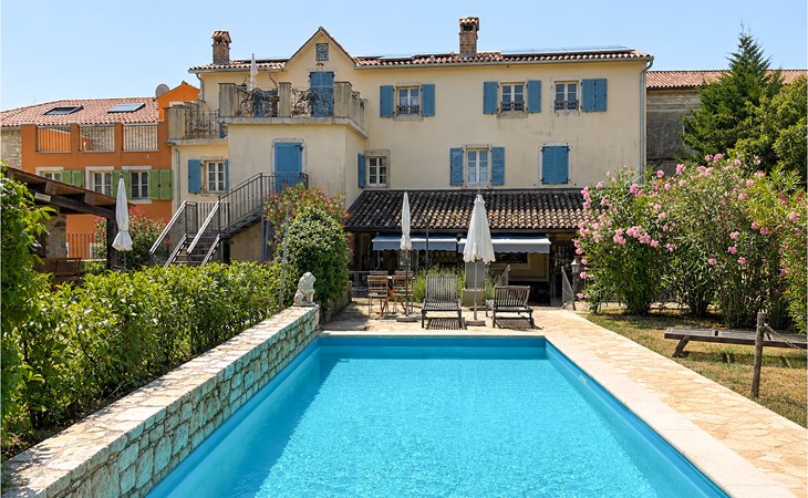 Awesome home in Vizinada with private swimming pool, can be inside or outside 1