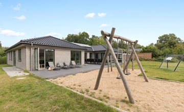 6 bedroom nice home in Glesborg 2