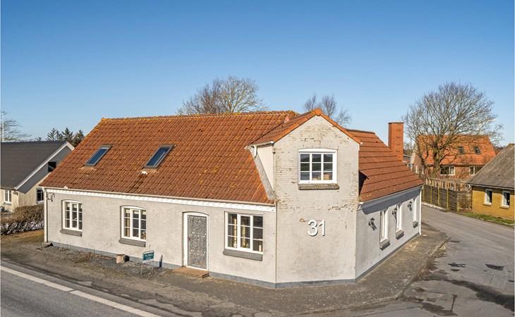 4 bedroom pet friendly home in Spøttrup 1