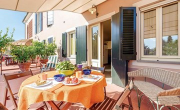 Unterkunft in einer Villa, Schwimmbad und großer Garten 2