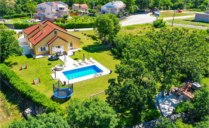 Lovely home in Vinjani Gornji 1