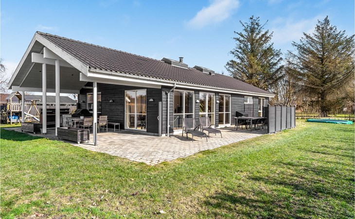 Nice home in Juelsminde with WiFi 1