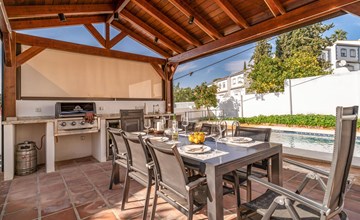 3 bedroom stunning home in Coin 2