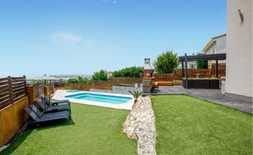 Pet friendly home in Santa Susanna 2