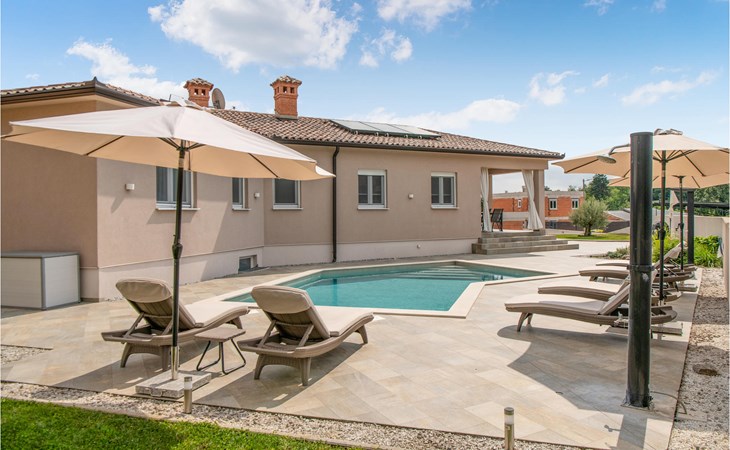 3 bedroom nice home in Labin 1