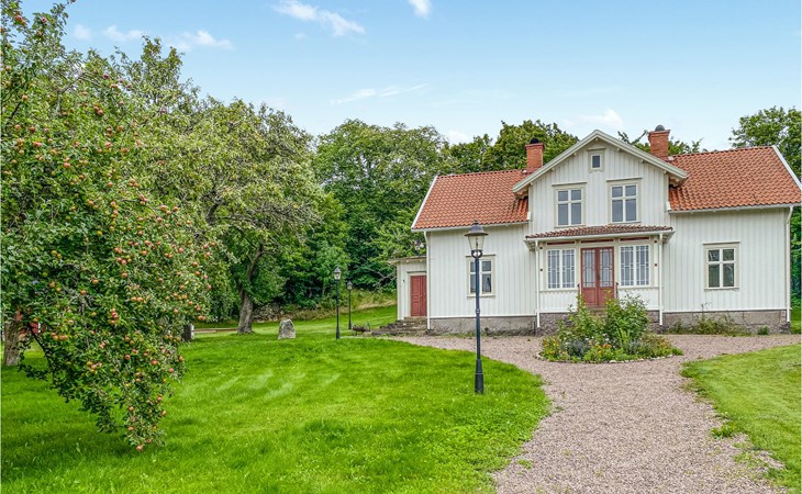 4 bedroom stunning home in ödeshög 1