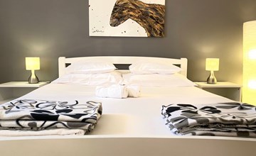 Strandnahes Haus Lolinka mit schattiger Terrasse 3