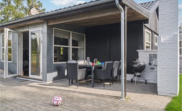 Beautiful home in Væggerløse with WiFi 2