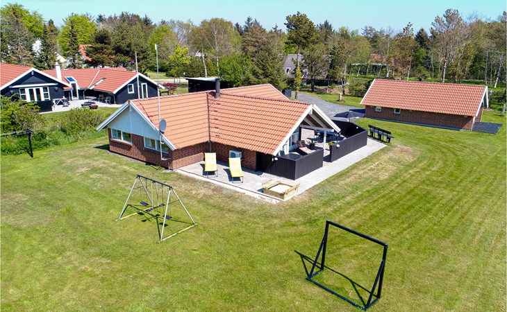 4 bedroom lovely home in Blåvand 1