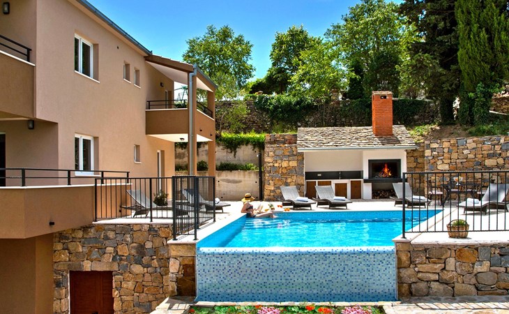 Villa Mosor mit beheiztem Salzwasserpool und Sauna 1