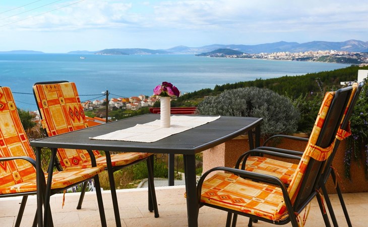 Strandnahe Ferienwohnung mit Terrasse 1