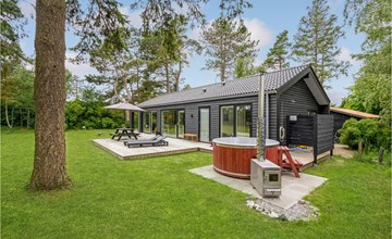Cozy home in Idestrup with WiFi 2