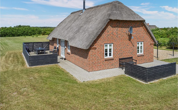Amazing home in Ulfborg with kitchen 1