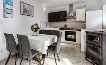 Awesome apartment in Novi Vinodolski 3