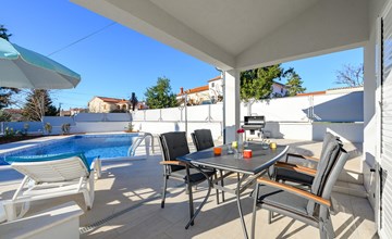 Awesome home in Kastelir 3