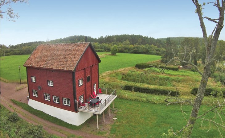 Stunning home in Gränna with lake view 1