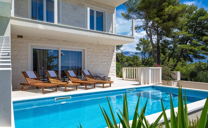 Awesome home in Sumartin 1