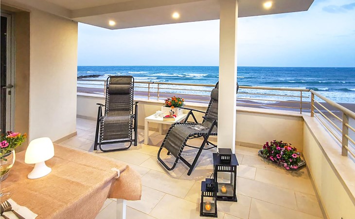 Nice home in Kaukana with kitchenette 1