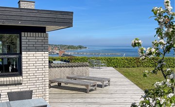 3 bedroom beautiful home in Hejls 2