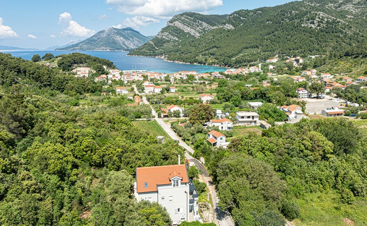 Stunning apartment in Zuljana 1